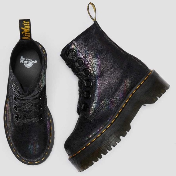Dr. Martens Shoes - Dr Martens Molly boots in black crackled leather